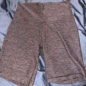 Aritzia ‘Constant’ Relay Biker short 7 Inch